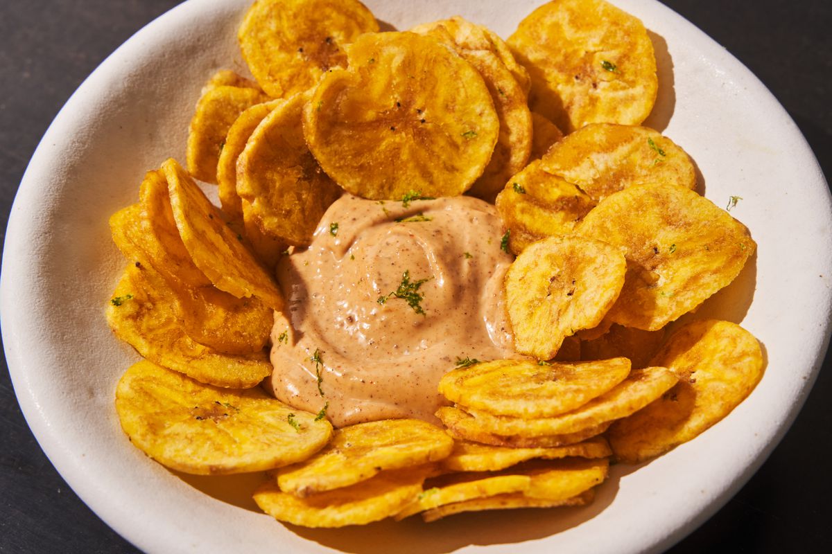 Plantain chips with sauce.