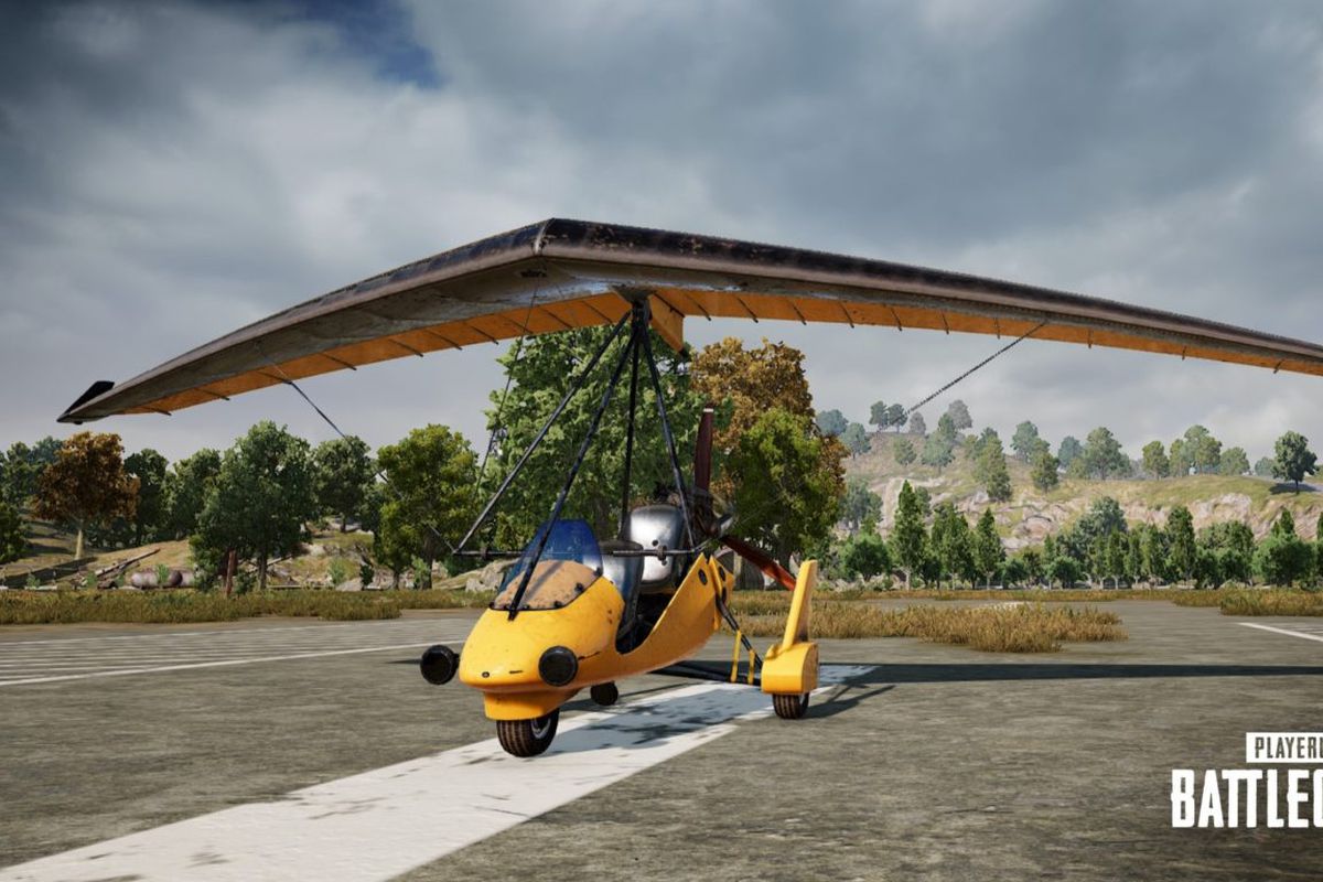 static shot of the Motor Glider — a small buggy underneath a large hang-glider like wing — sitting on a runway in PUBG