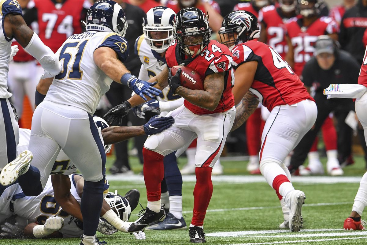 Atlanta Falcons running back Devonta Freeman runs with the ball against the Los Angeles Rams during the first quarter at Mercedes-Benz Stadium.