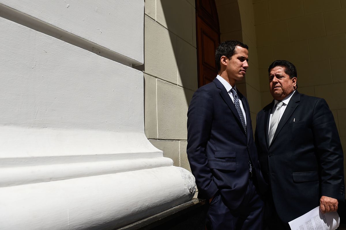 Edgar Zambrano alongside interim President Juan Guaidó on January 22, 2019.
