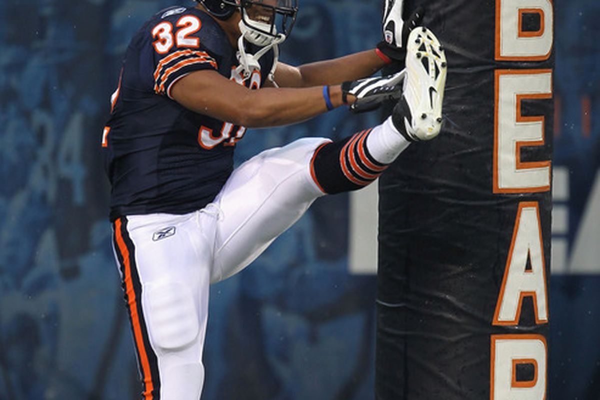 CHICAGO, IL - AUGUST 13: Kahlil Bell #32 of the Chicago Bears stretches in warm-ups before a preseason game against the Buffalo Bills at Soldier Field on August 13, 2011 in Chicago, Illinois.  (Photo by Jonathan Daniel/Getty Images)