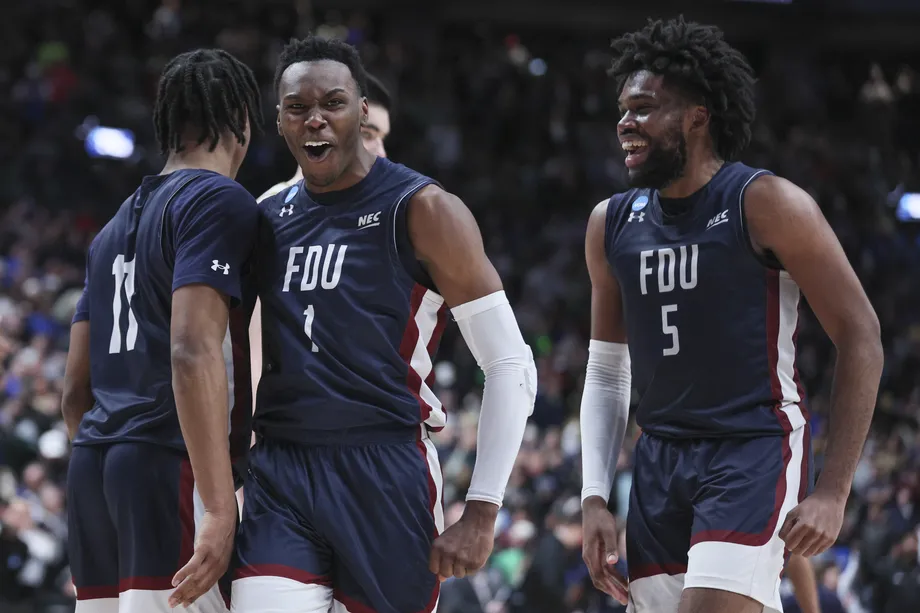 No. 16 Fairleigh Dickinson vs. No. 9 FAU predictions: Second round March Madness matchup, picks, odds, more