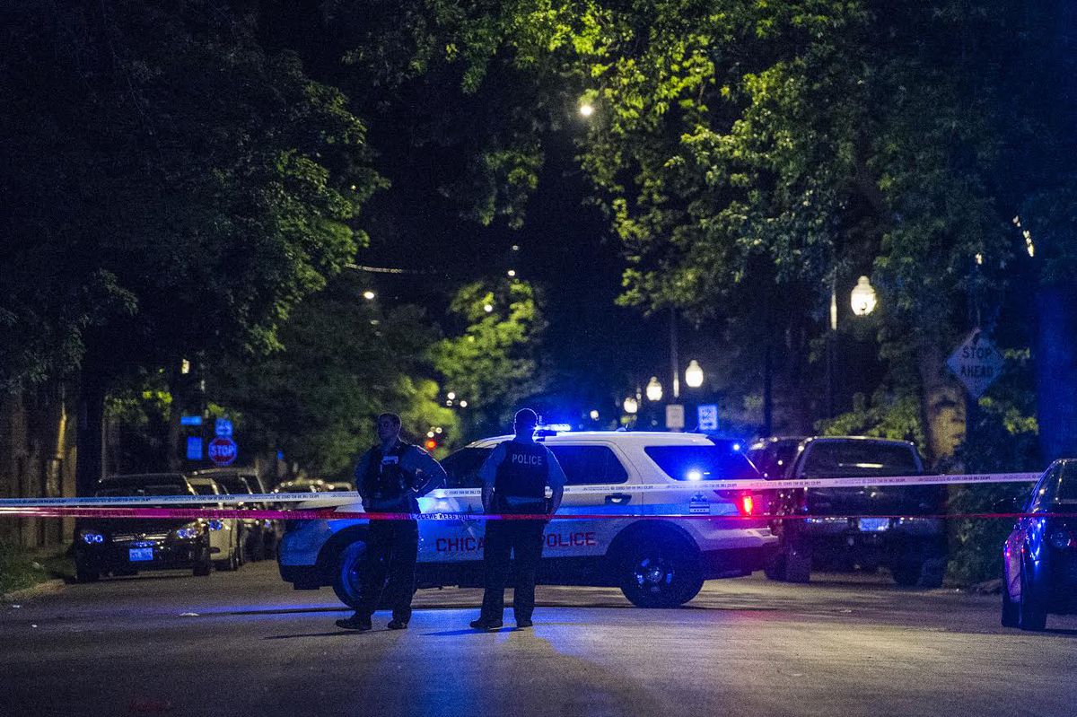 Police investigate a shooting that left one man dead and two others wounded early Tuesday in the 4000 block of West 5th Avenue | Tyler LaRiviere/Sun-Times