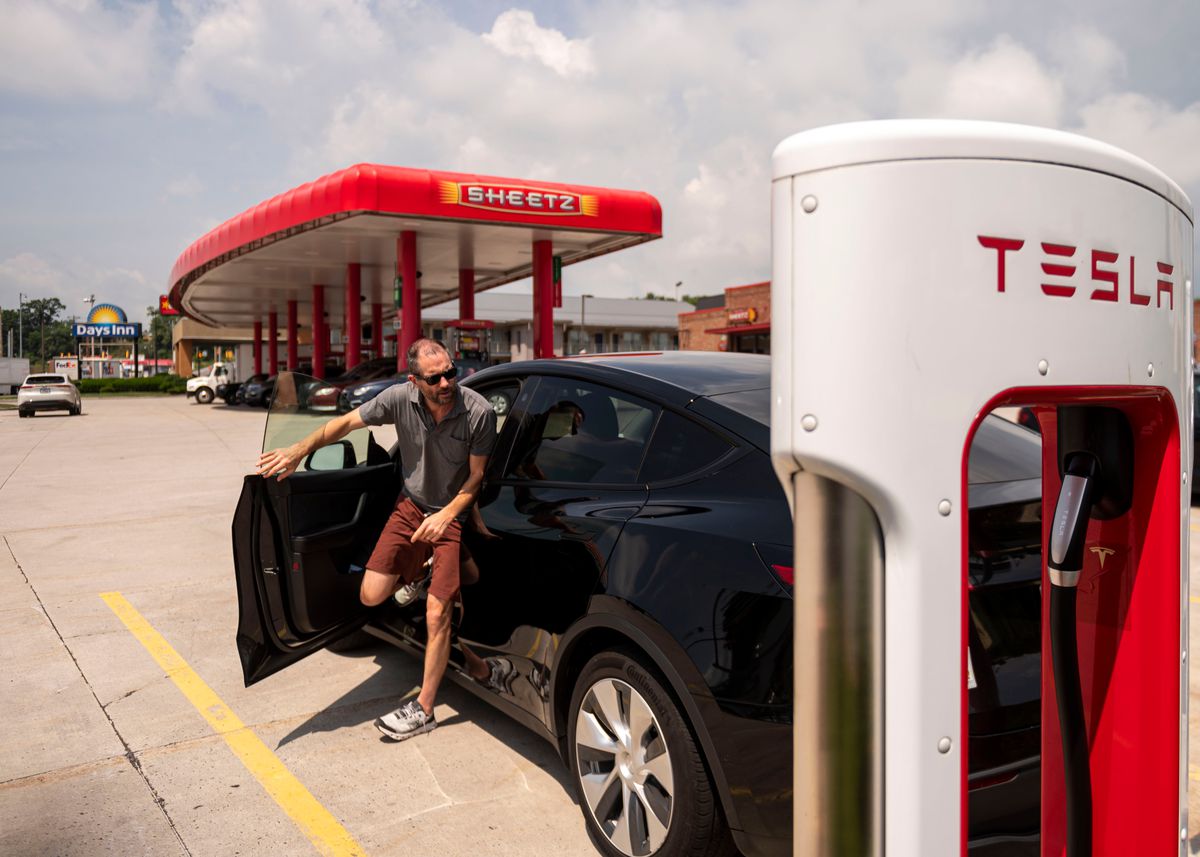 A driver stops to charge a Tesla vehicle at a Sheetz gas station in Breezewood, Pennsylvania, US, on Thursday, June 16, 2022.