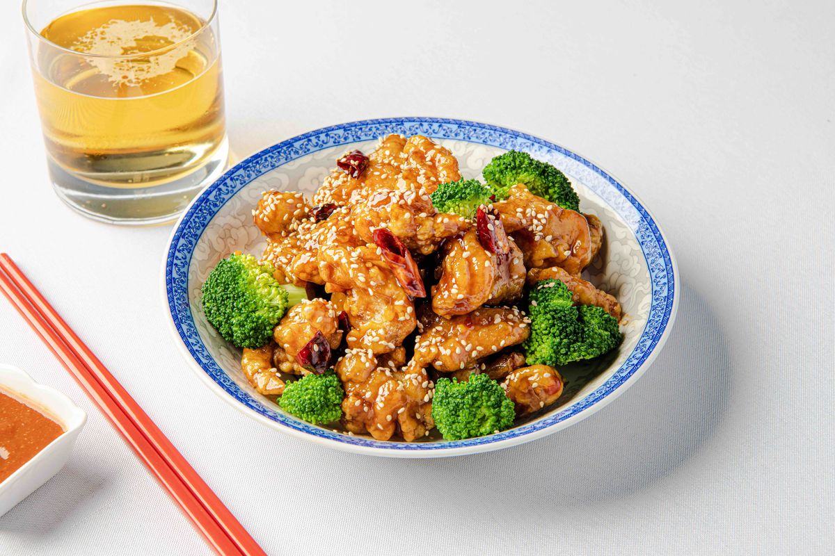 Plate of General Tso’s chicken with broccoli