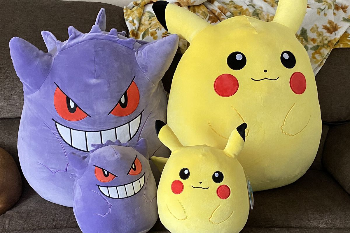 A photo of the 20-inch Gengar and Pikachu Squishmallows alongside the 10-inch versions.