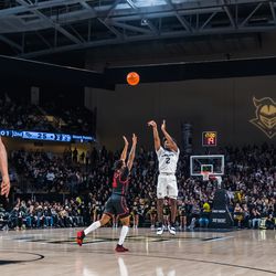 UCF drops back-and-forth game against the #7 Cougs.