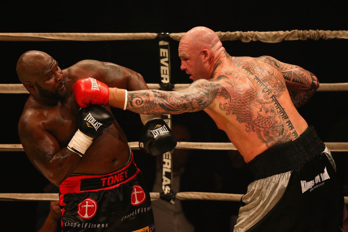 Lucas Browne jabs his way to victory against James Toney