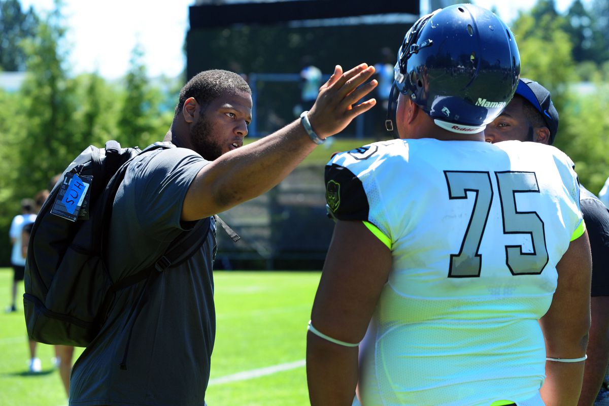 USC target Damien Mama gets instruction from Detroit Lions DT Ndamukong Suh.