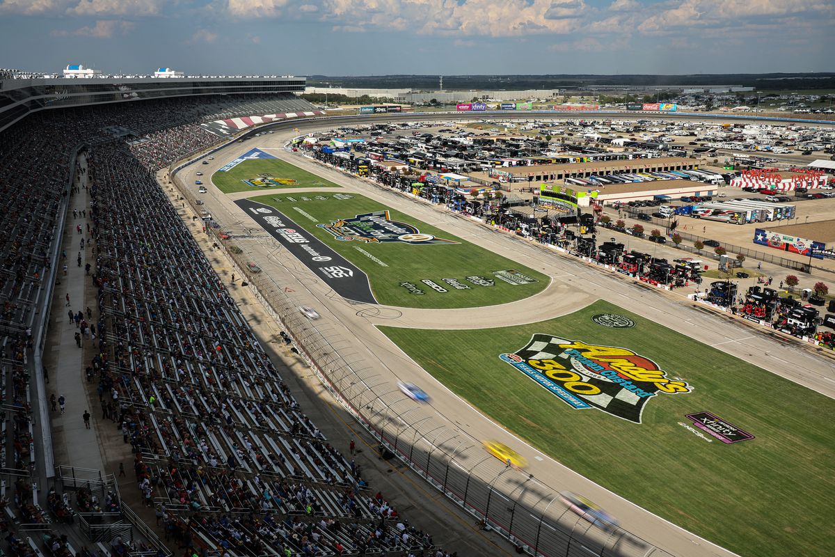 A general view of racing during the NASCAR Cup Series Auto Trader EchoPark Automotive 500 at Texas Motor Speedway on September 25, 2022 in Fort Worth, Texas.