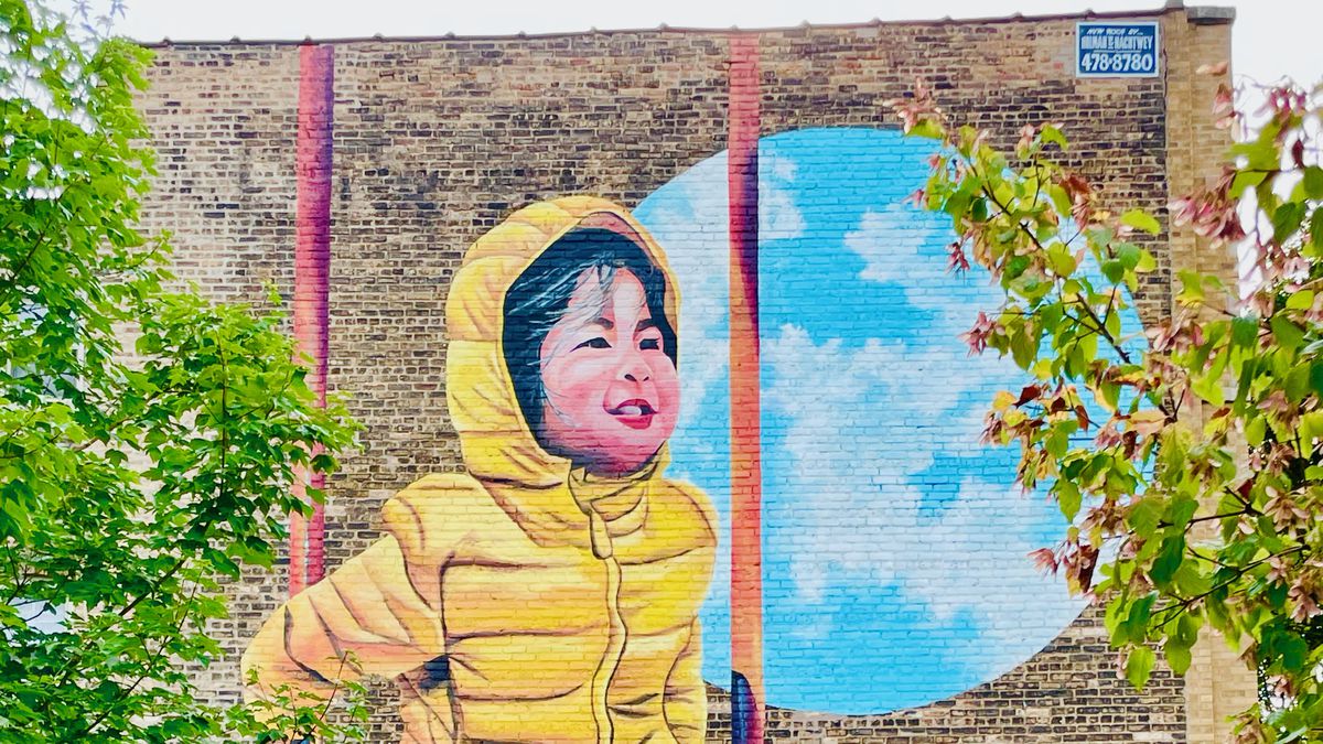 Ryan Tova Katz’s mural “Livvy In the Sky” adorns the wall overlooking Weisman Playground at 901 W. Oakdale Ave. in Lake View.