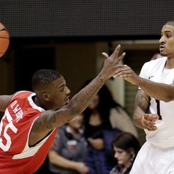 Oregon State guard Gary Payton II, right, passes off as Utah guard Delon Wright defends during the first half of an NCAA college basketball game in Corvallis, Ore., Thursday, Feb. 19, 2015. (AP Photo/Don Ryan)