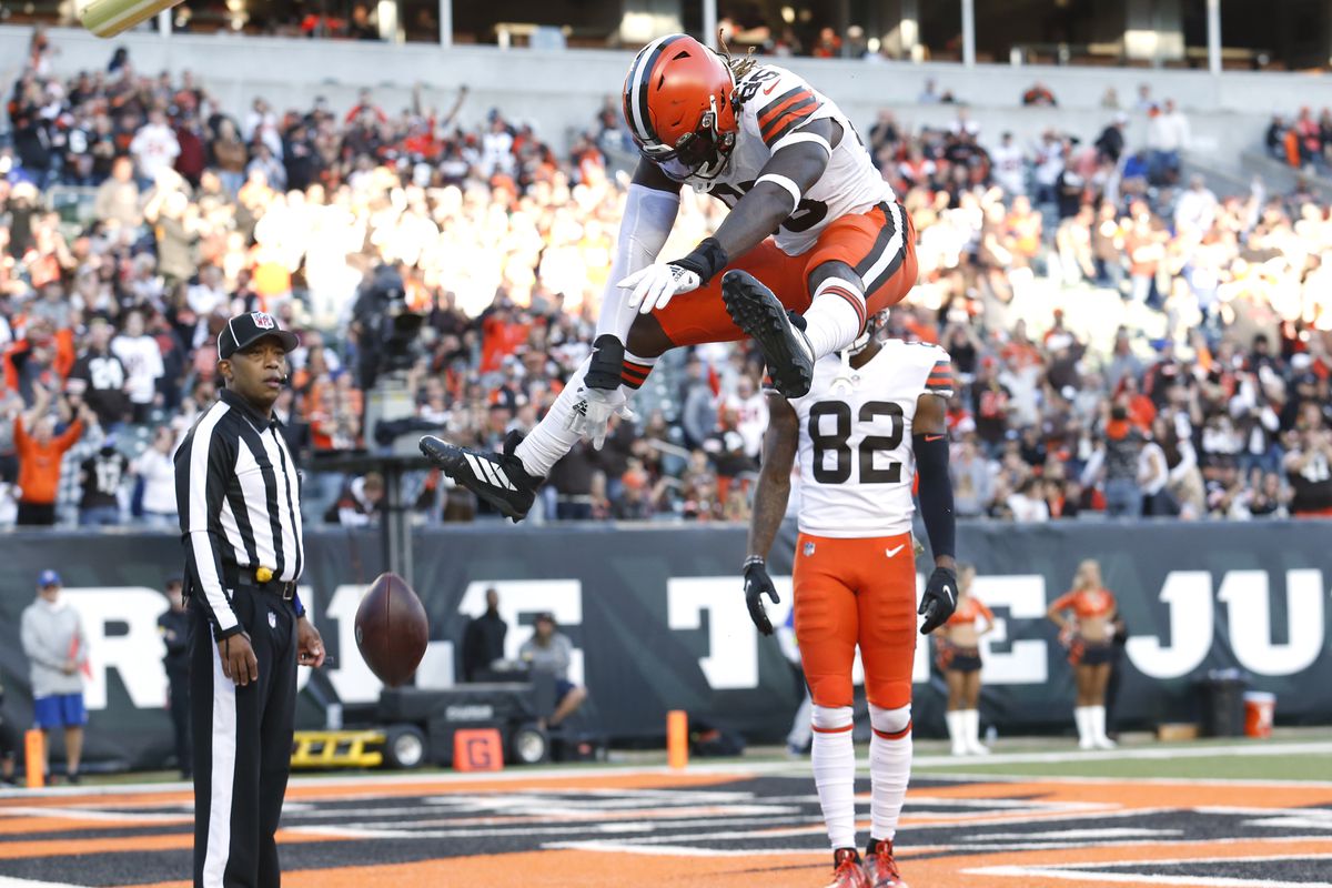 David Njoku #85 of the Cleveland Browns celebrates after scoring a touchdown during the fourth quarter against the Cincinnati Bengals at Paul Brown Stadium on November 07, 2021 in Cincinnati, Ohio.