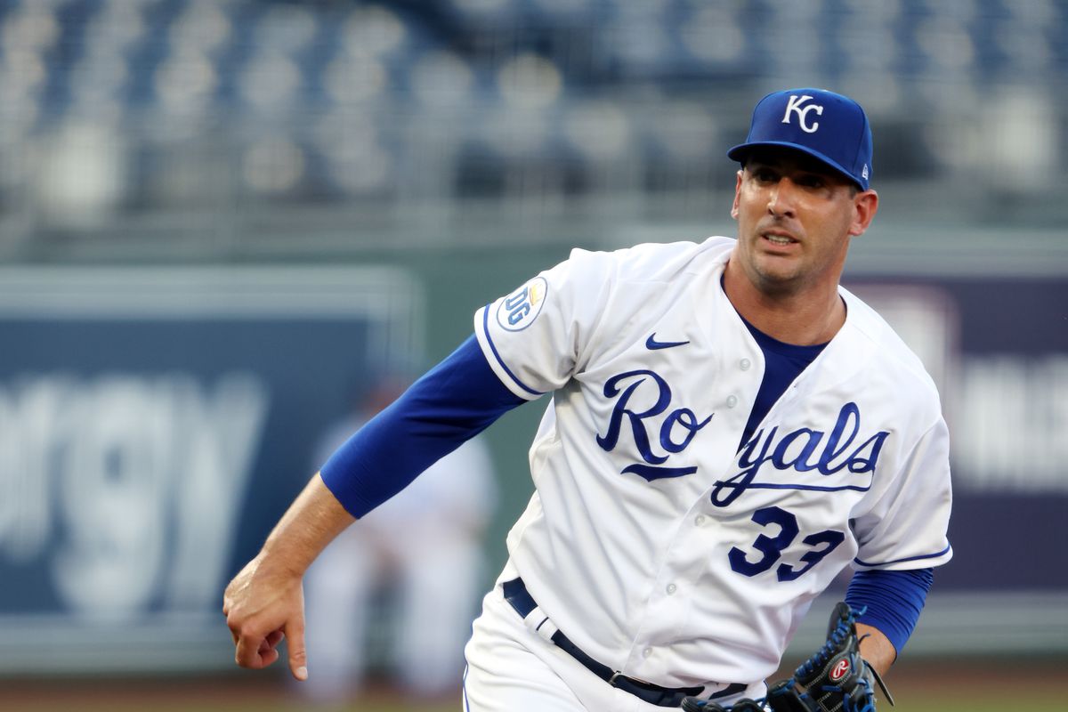 Starting pitcher Matt Harvey #33 of the Kansas City Royals pitches during the 1st inning of game two of a doubleheader against the Cincinnati Reds at Kauffman Stadium on August 19, 2020 in Kansas City, Missouri.