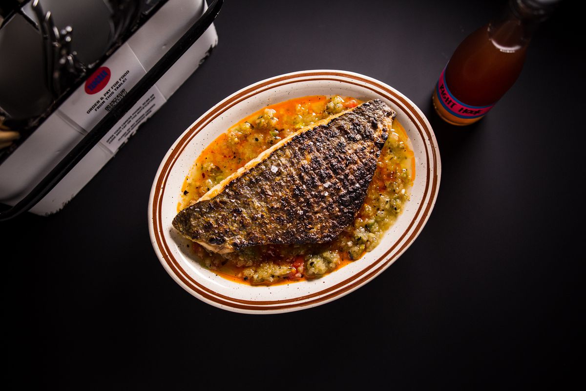 Grilled sea bream on an oval plate.
