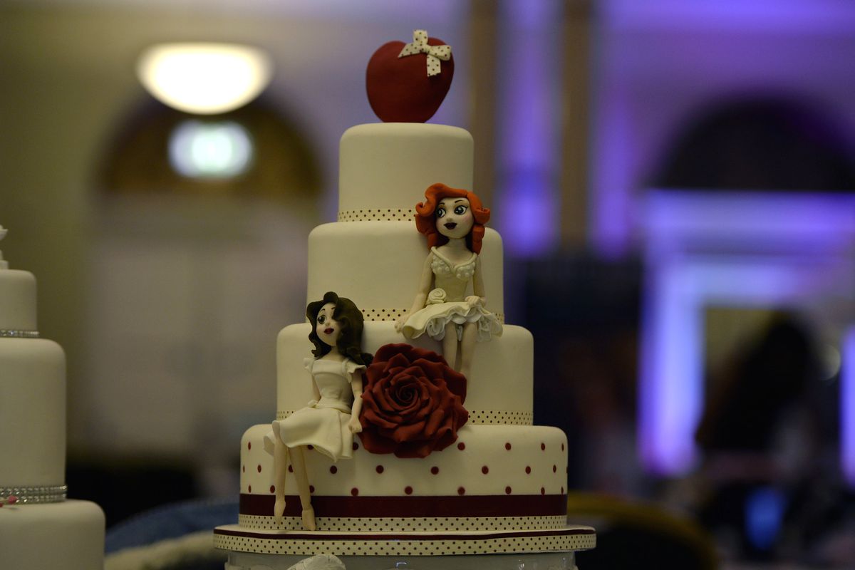 A same-sex wedding cake.