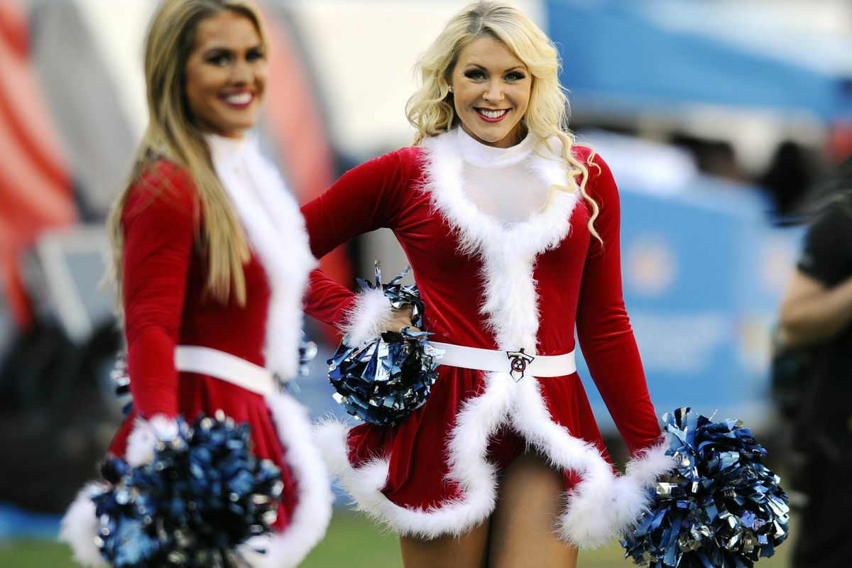 Tennessee Titans cheerleaders. Ah, if only Santa looked so good