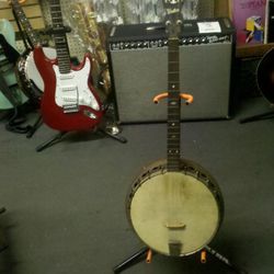 Anyone who is anyone in the New Orleans music world shops at the <a href="http://neworleansmusicexchange.net/" rel="nofollow">New Orleans Music Exchange</a>, a locally-owned company that has been in business for 20 years. This vintage banjo will set you b