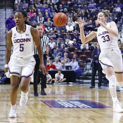 The Vanderbilt Commodores take on the UConn Huskies in Basketball Hall of Fame Women’s Showcase at Mohegan Sun Arena in Uncasville, CT on November 17, 2018.