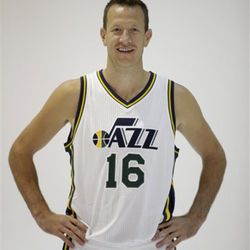 In this Monday, Sept. 29, 2014, photo, Steve Novak (16) poses for a photo during NBA basketball media day, in Salt Lake City. (AP Photo/Rick Bowmer)