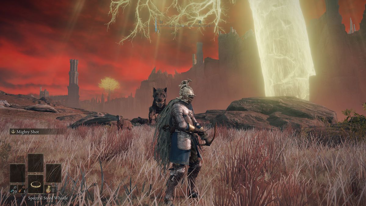 Der Spielercharakter Elden Ring nähert sich dem Erdbaum in Caelid, aber am Horizont wartet ein Hund darauf, anzugreifen