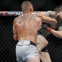 Anthony Pettis drills Mike Chiesa at UFC 226.