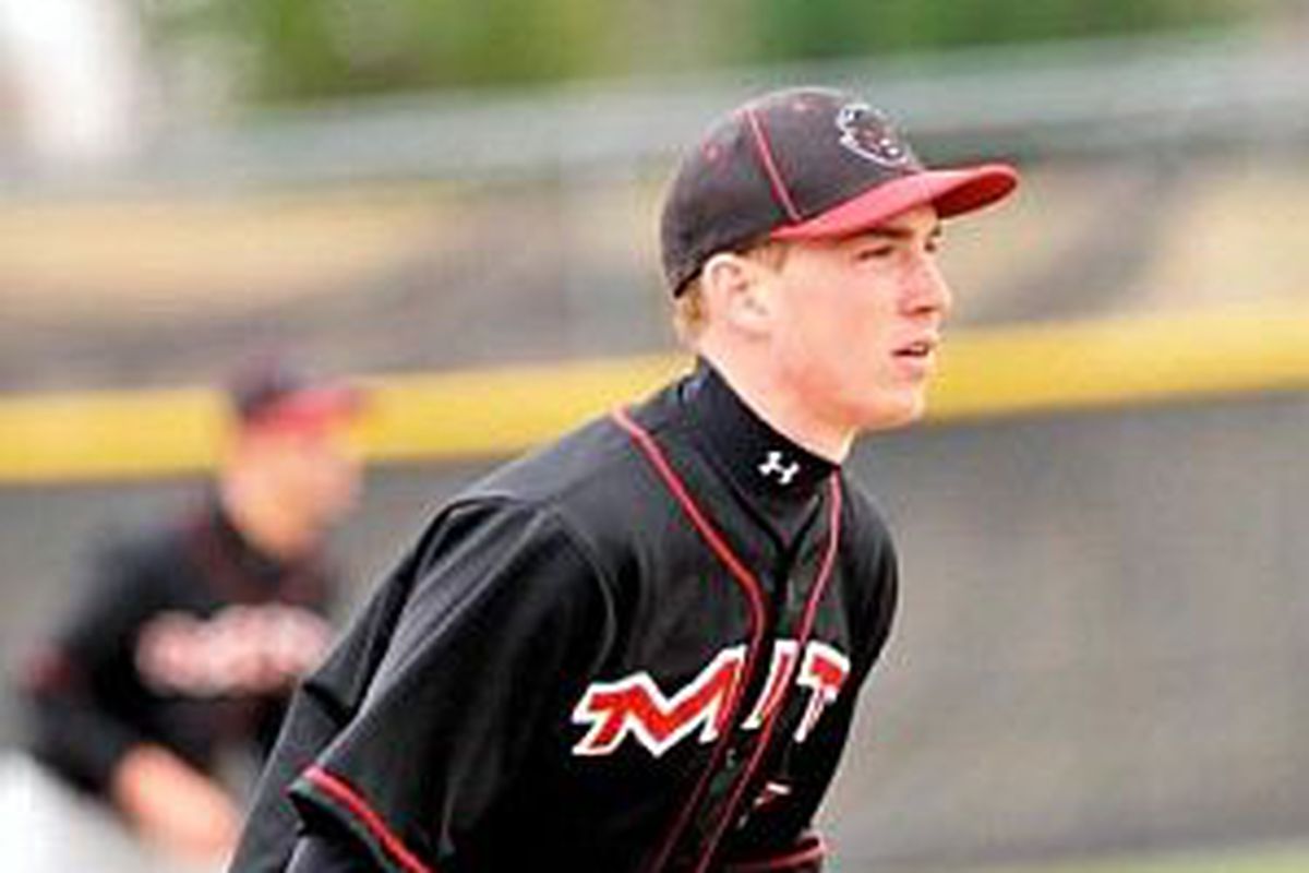 Gay baseball player at MIT comes out to his team   Outsports