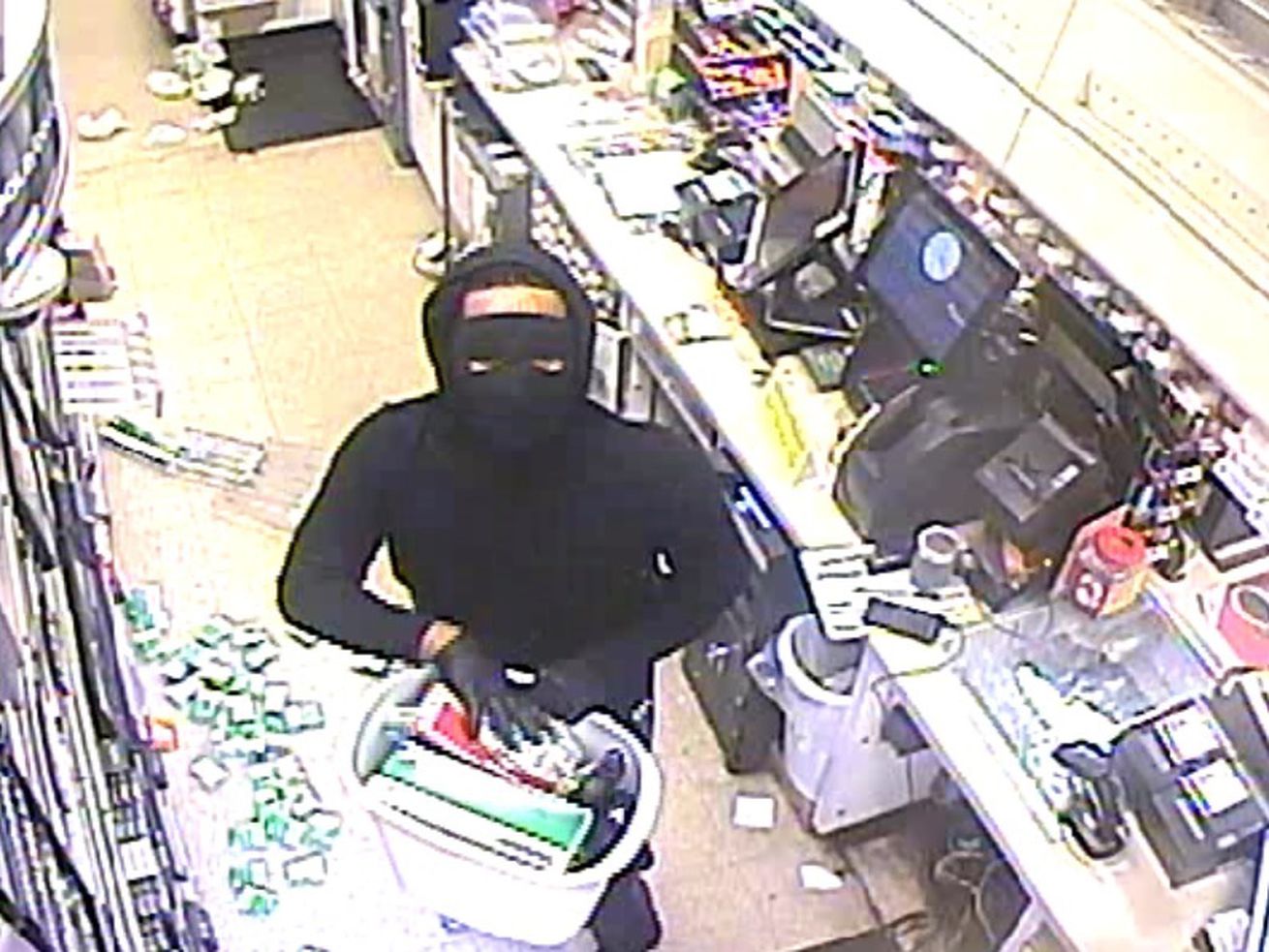 Masked robbers hit gas station in Frankfort Township