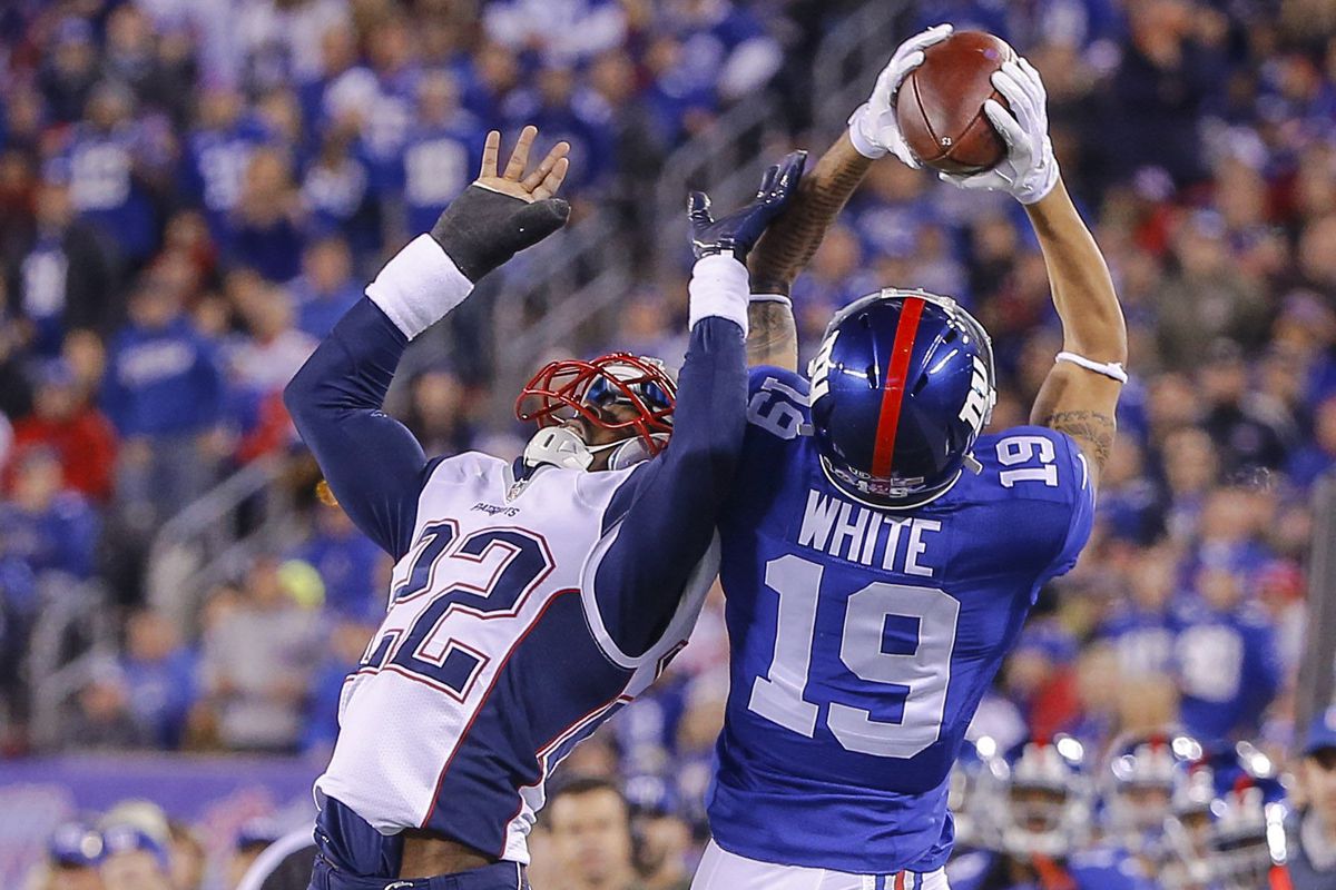 Myles White makes a leaping catch last season vs. the New England Patriots