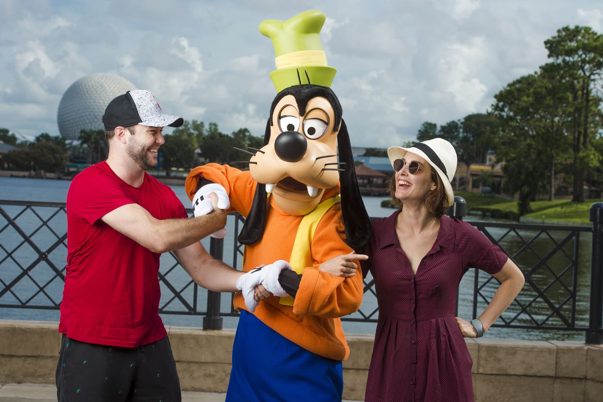 Hollywood Couple Taran Killam And Cobie Smulders Visit Walt Disney World Resort