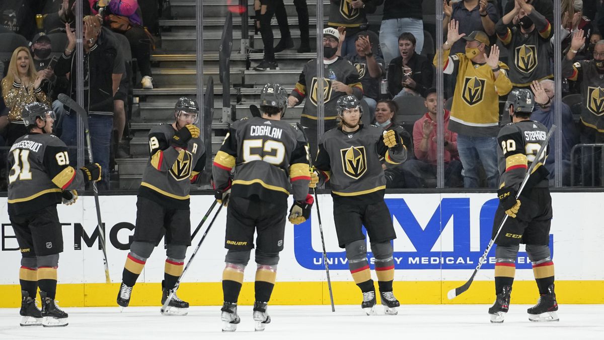 William Karlsson (71) celebrates a goal on the ice with 4 of his teammates.