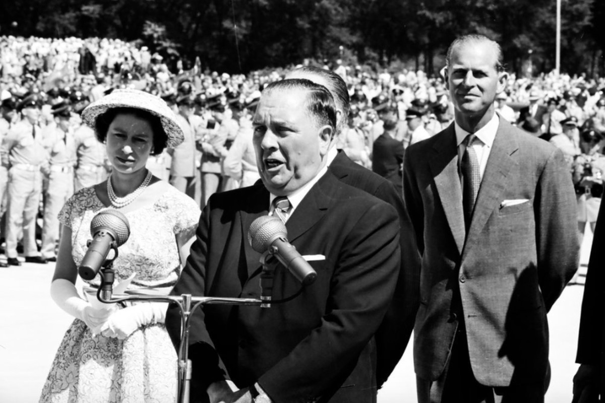 Richard M. Daley welcomes Queen Elizabeth II and Prince Philip to Chicago on July 6, 1959. 
