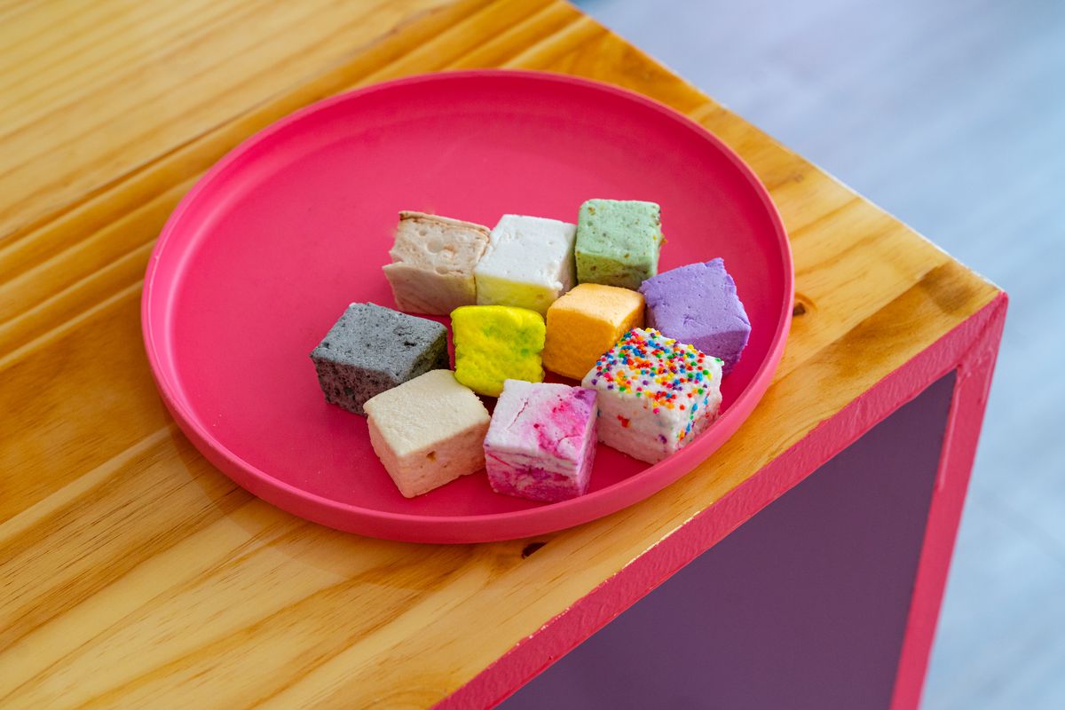 A round pink plate holds 10 different color marshmallows.