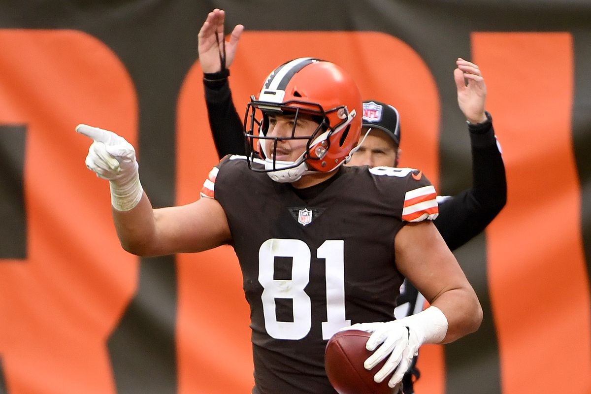 Austin Hooper fantasy football start/sit advice: What to do with Browns TE  in the Wild Card round - DraftKings Nation