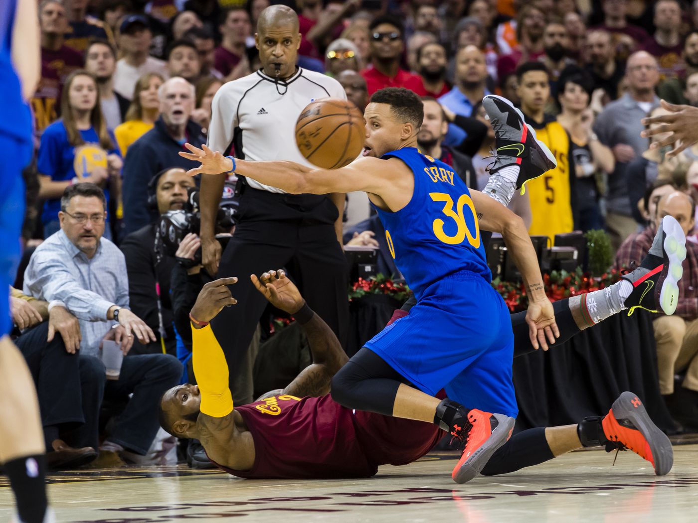 The New Way Stephen Curry Defends LeBron James - Golden State Of Mind