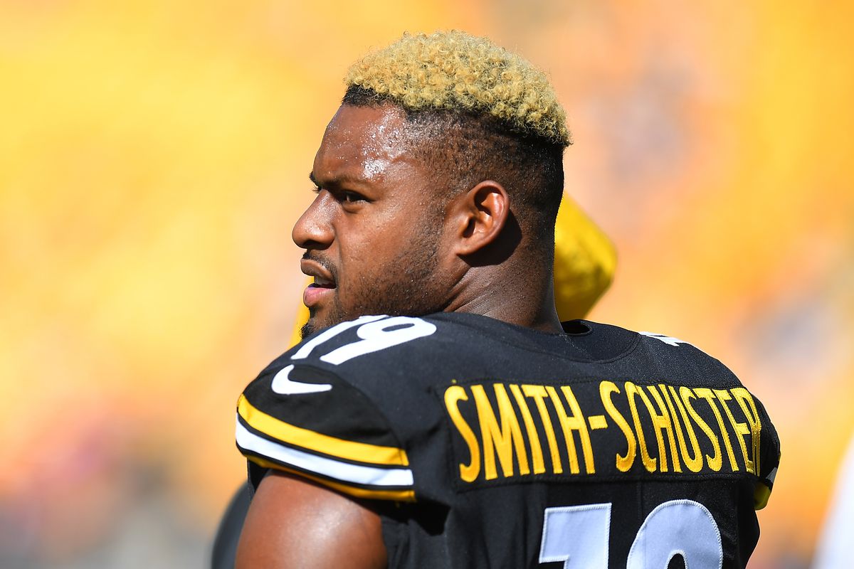 JuJu Smith-Schuster #19 of the Pittsburgh Steelers warms up prior to the game against the Denver Broncos at Heinz Field on October 10, 2021 in Pittsburgh, Pennsylvania.