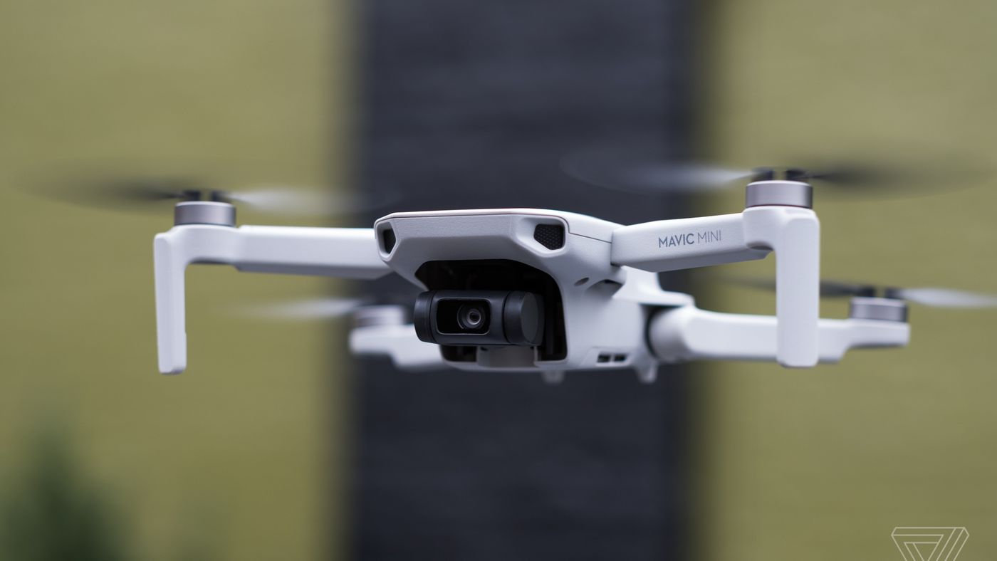 vermomming Kakadu Reproduceren DJI Mavic Mini announced: a $399 ultra light drone that doesn't need FAA  registration - The Verge