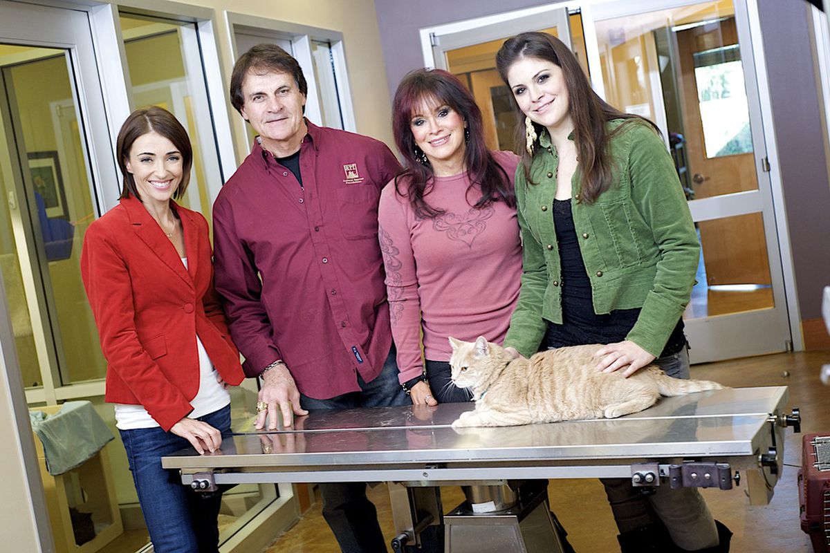 Tony La Russa and family and Dr. Katrina Warren. (Catalyst PR)