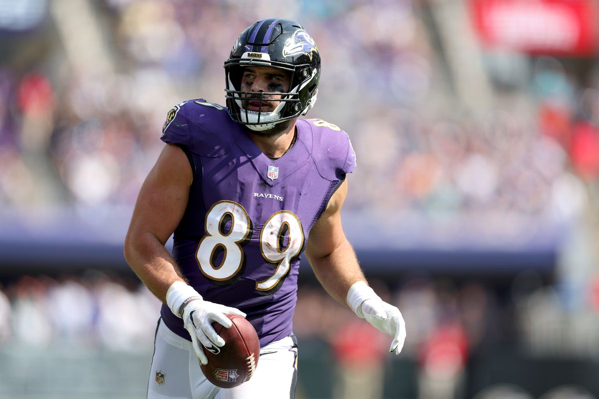 Tight end Mark Andrews #89 of the Baltimore Ravens runs with the ball against the Miami Dolphins at M&amp;T Bank Stadium on September 18, 2022 in Baltimore, Maryland.