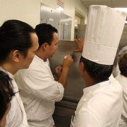 A course of plating design with Suser Lee's culinary team.