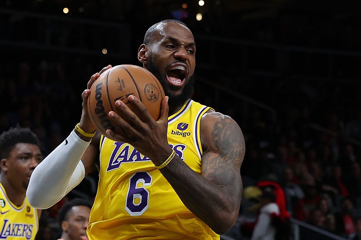 Lakers vs. Hawks Final Score: LeBron James delivers historic game - Silver  Screen and Roll