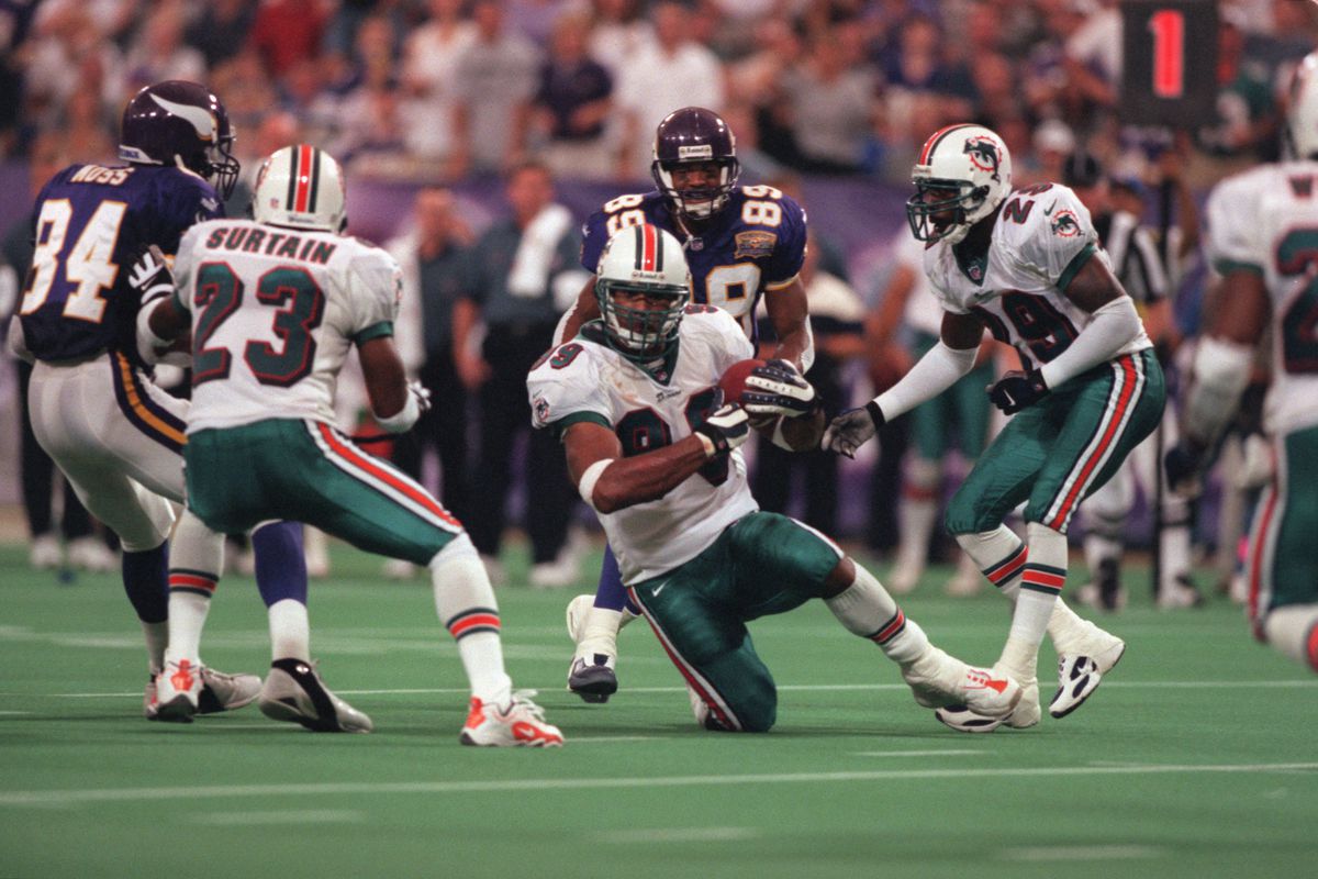 GENERAL INFORMATION: Vikings vs. Miami Dolphins, Sunday, Sept. 10, 2000 IN THIS PHOTO: Dolphins Jason Taylor (#99) catches the ball early in the second quarter.(Photo By JERRY HOLT/Star Tribune via Getty Images)
