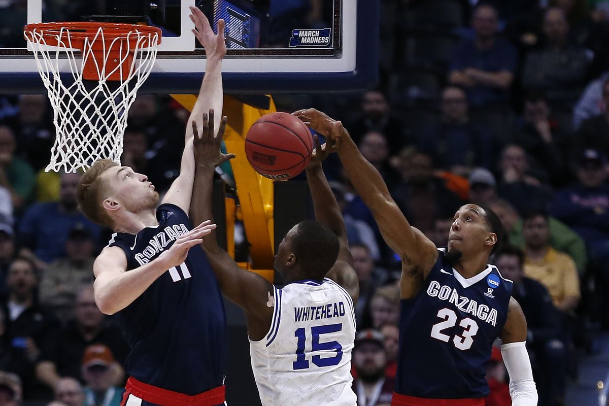 Gonzaga's Domantas Sabonis (11) and Eric McClellan (23) will try to stop the Runnin Utes on Saturday.