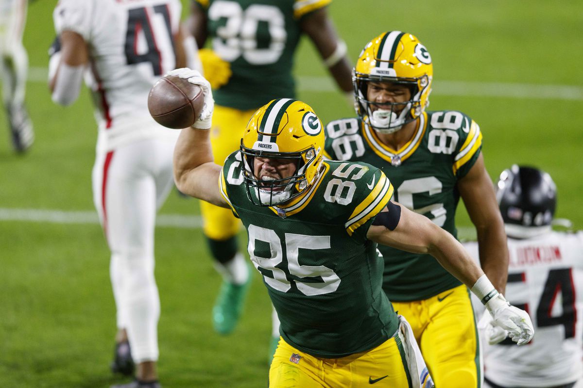 Green Bay Packers tight end Robert Tonyan celebrates after scoring a touchdown during the second quarter against the Atlanta Falcons at Lambeau Field