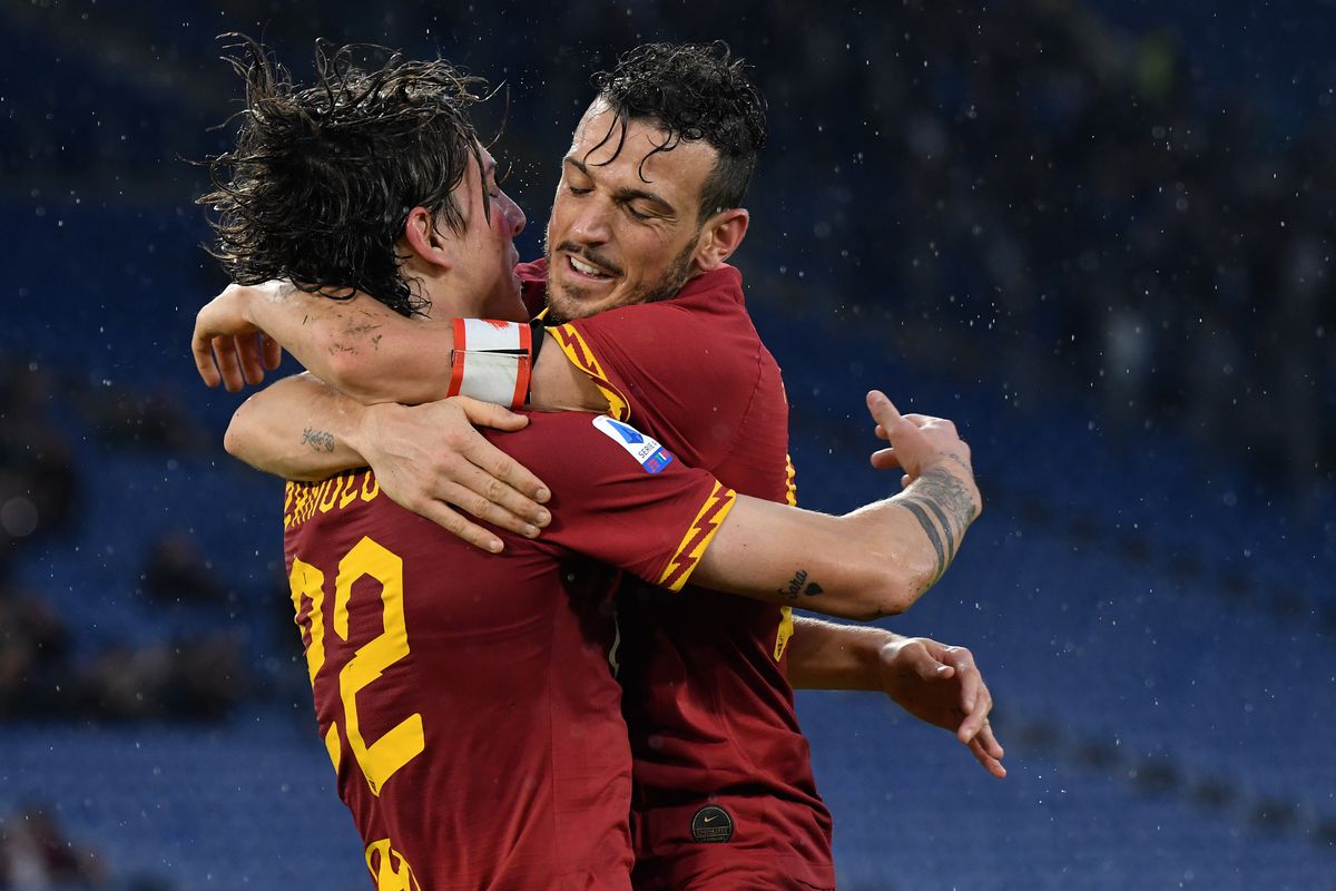 Nicolo Zaniolo of AS Roma celebrates with Alessandro...