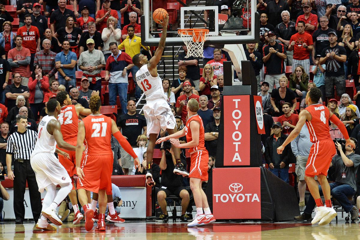 San Diego State continues their unbeaten conference play.