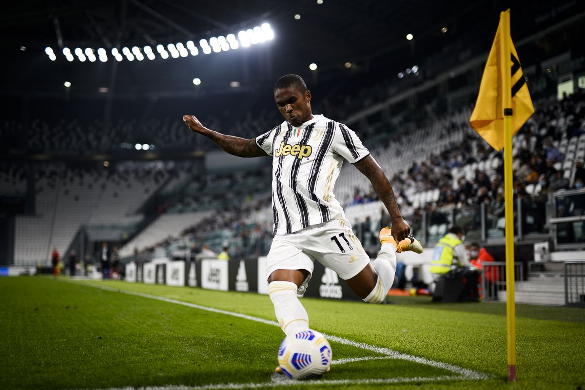 Douglas Costa of Juventus FC takes a corner kick during the...