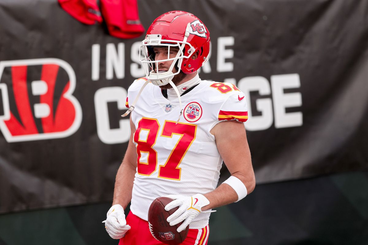 Travis Kelce #87 of the Kansas City Chiefs warms up before the game against the Cincinnati Bengals at Paul Brown Stadium on January 02, 2022 in Cincinnati, Ohio.