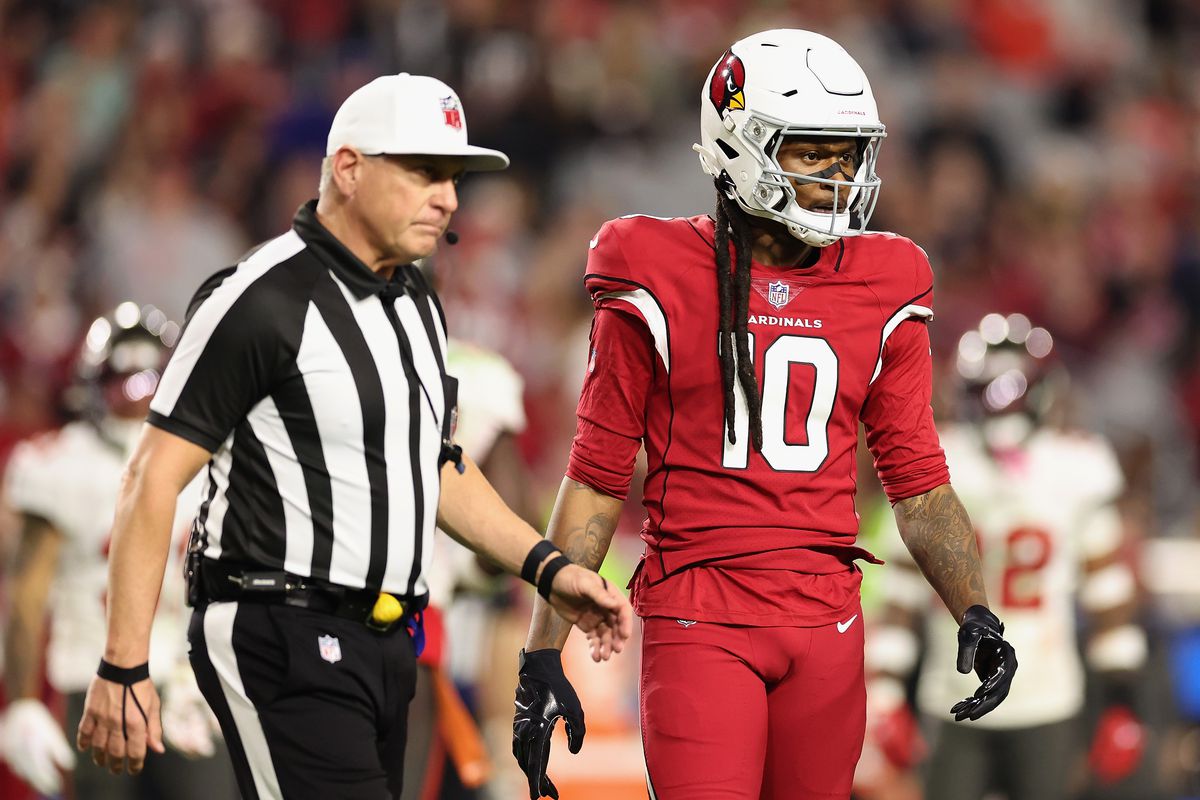 Wide receiver DeAndre Hopkins #10 of the Arizona Cardinals during the NFL game at State Farm Stadium on December 25, 2022 in Glendale, Arizona.&nbsp;