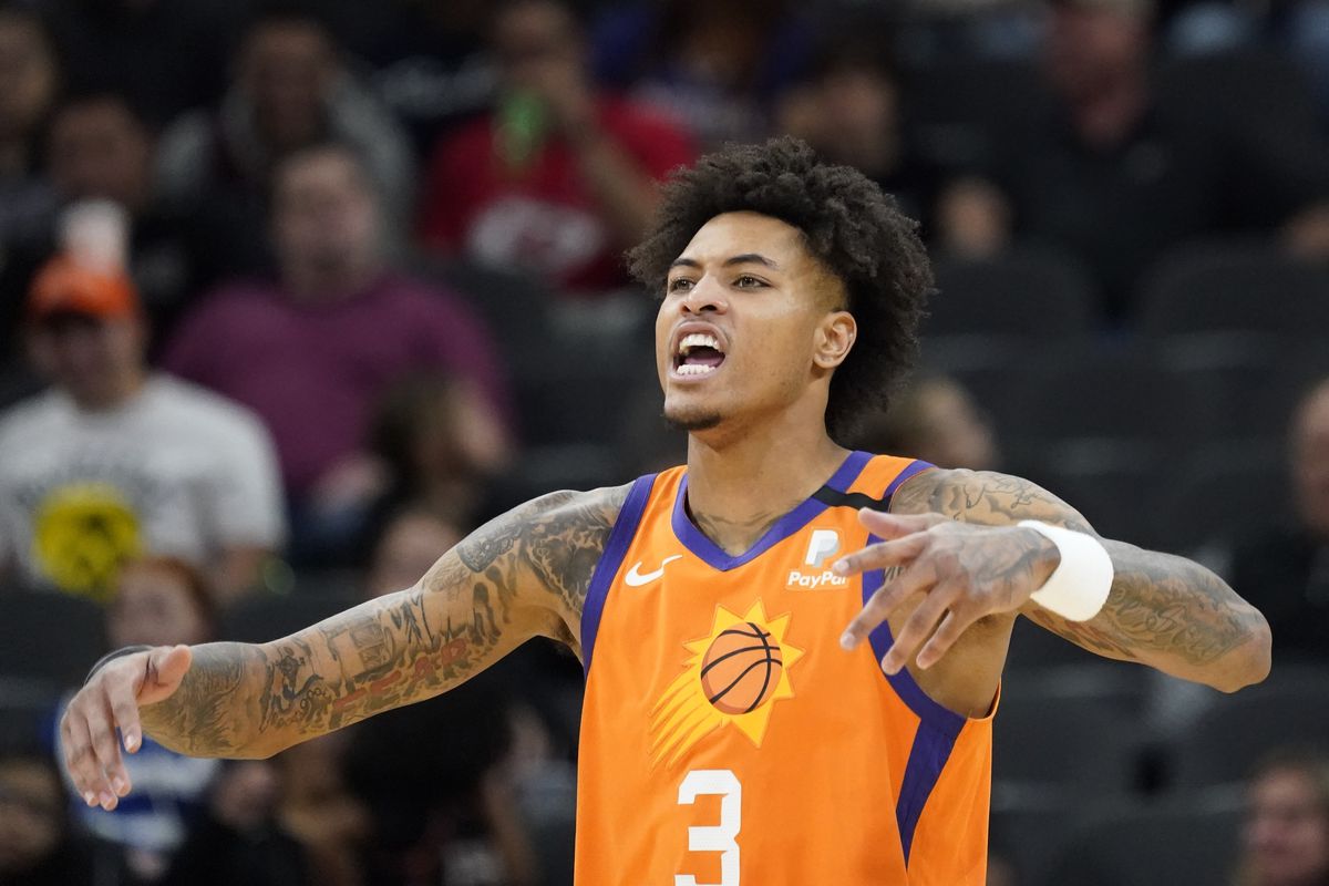 &nbsp;Phoenix Suns forward Kelly Oubre Jr. yells for teammates to get back on defense in the first half against the San Antonio Spurs at AT&amp;T Center.